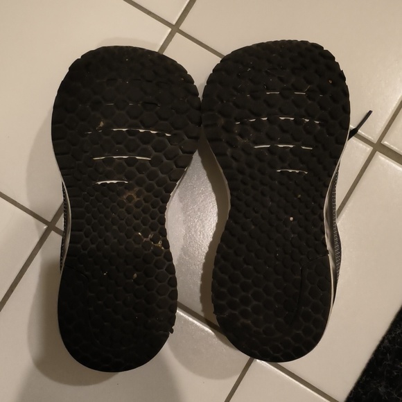 New Balance Shoes - Picture 6 of 6